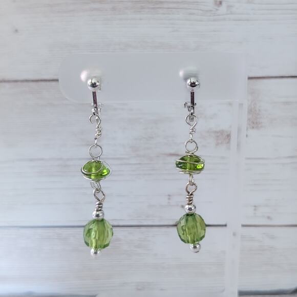 Vintage Clip On Earrings Stunning Extra Long Green & Silver Tone Dangle - Picture 2 of 7